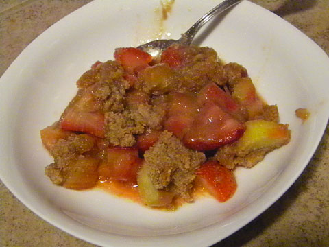 Strawberry-Rhubarb-Crumble-Serving